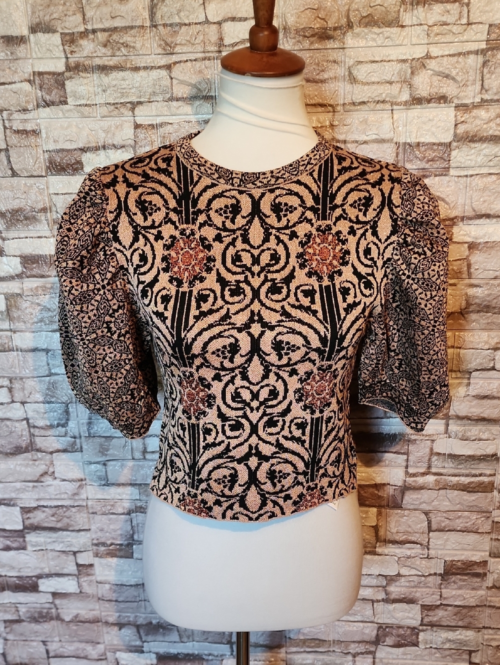 Zara Floral  Puff-Sleeve Top - Black & Tan